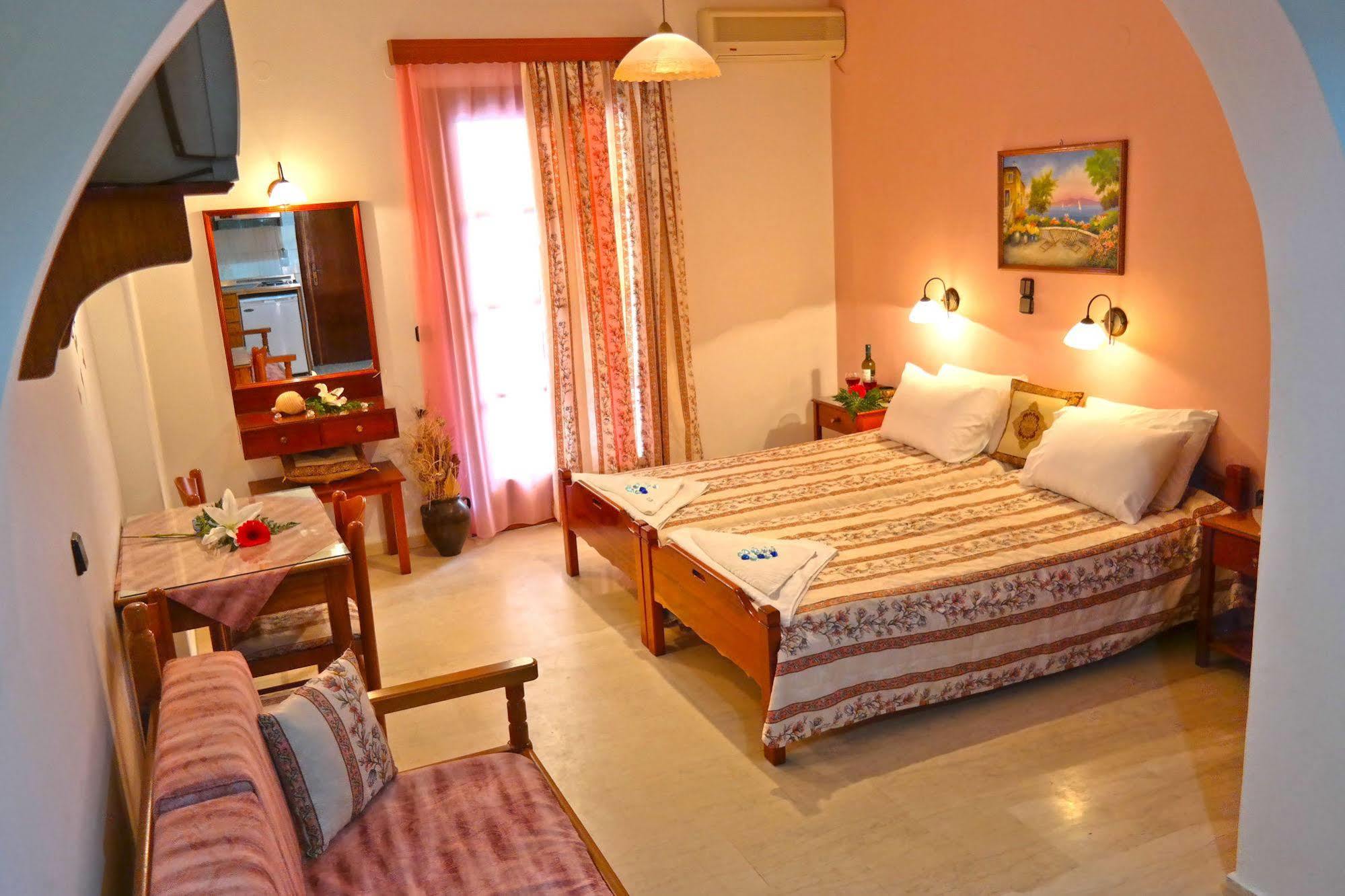 Golden Beach Studios Down Town Naxos City ภายนอก รูปภาพ